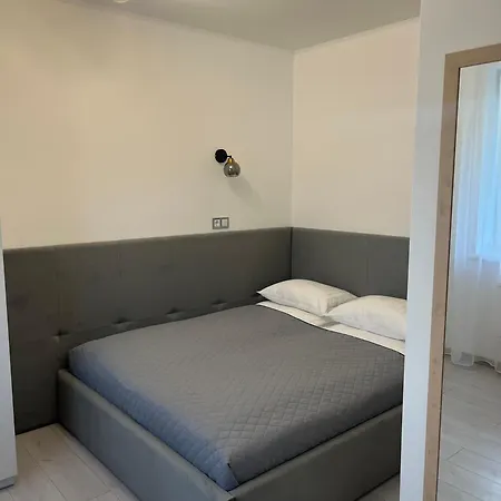 гірський кришталь Apartment